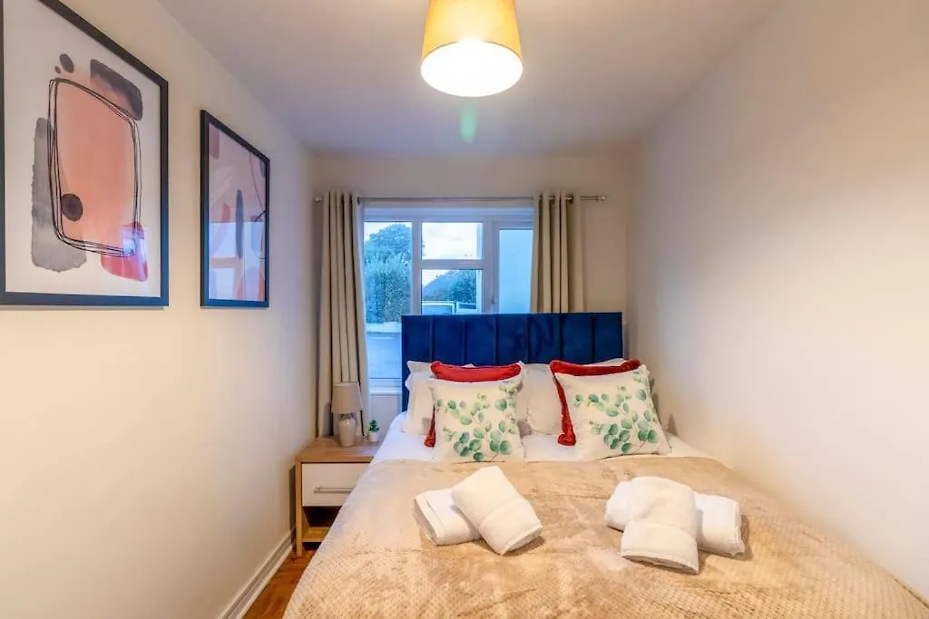 Apartment Beautiful Sea View 2 Bedroom Sleeps 6-Free Parking Bournemouth