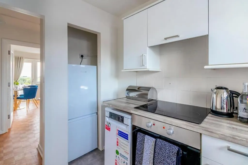 Beautiful Sea View 2 Bedroom Sleeps 6-Free Parking Bournemouth
