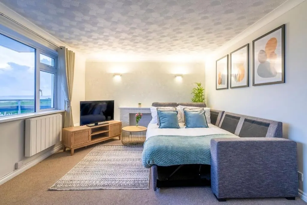 Beautiful Sea View 2 Bedroom Sleeps 6-Free Parking Bournemouth United Kingdom