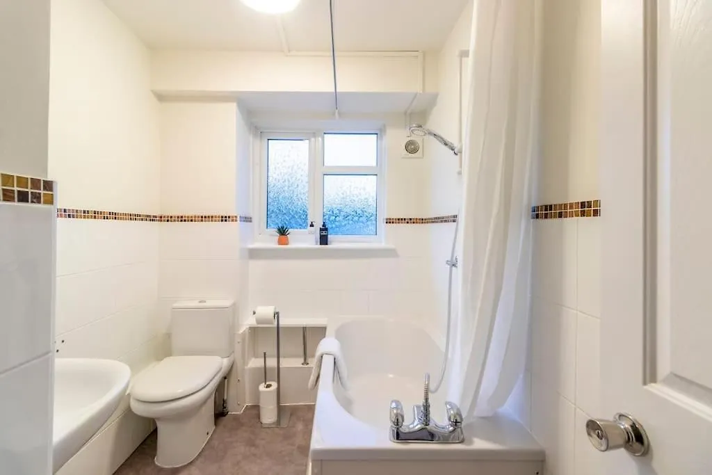 Beautiful Sea View 2 Bedroom Sleeps 6-Free Parking Bournemouth