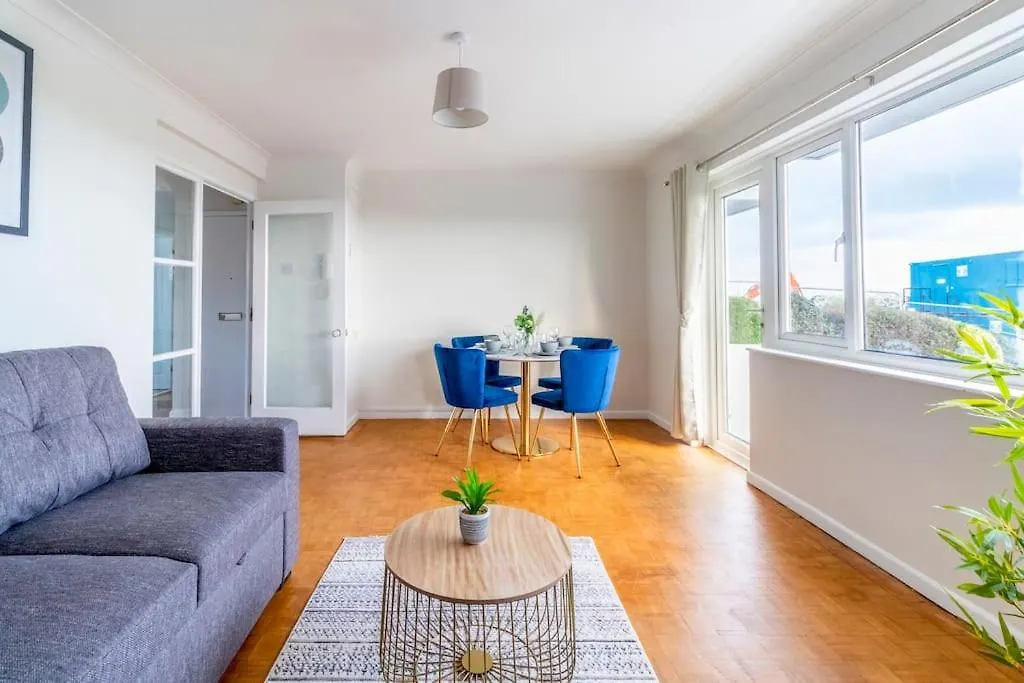 Apartment Beautiful Sea View 2 Bedroom Sleeps 6-Free Parking Bournemouth